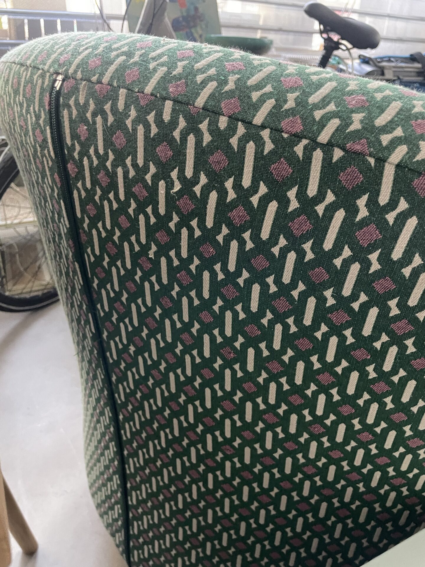 Fauteuil à motifs verts – Image 3