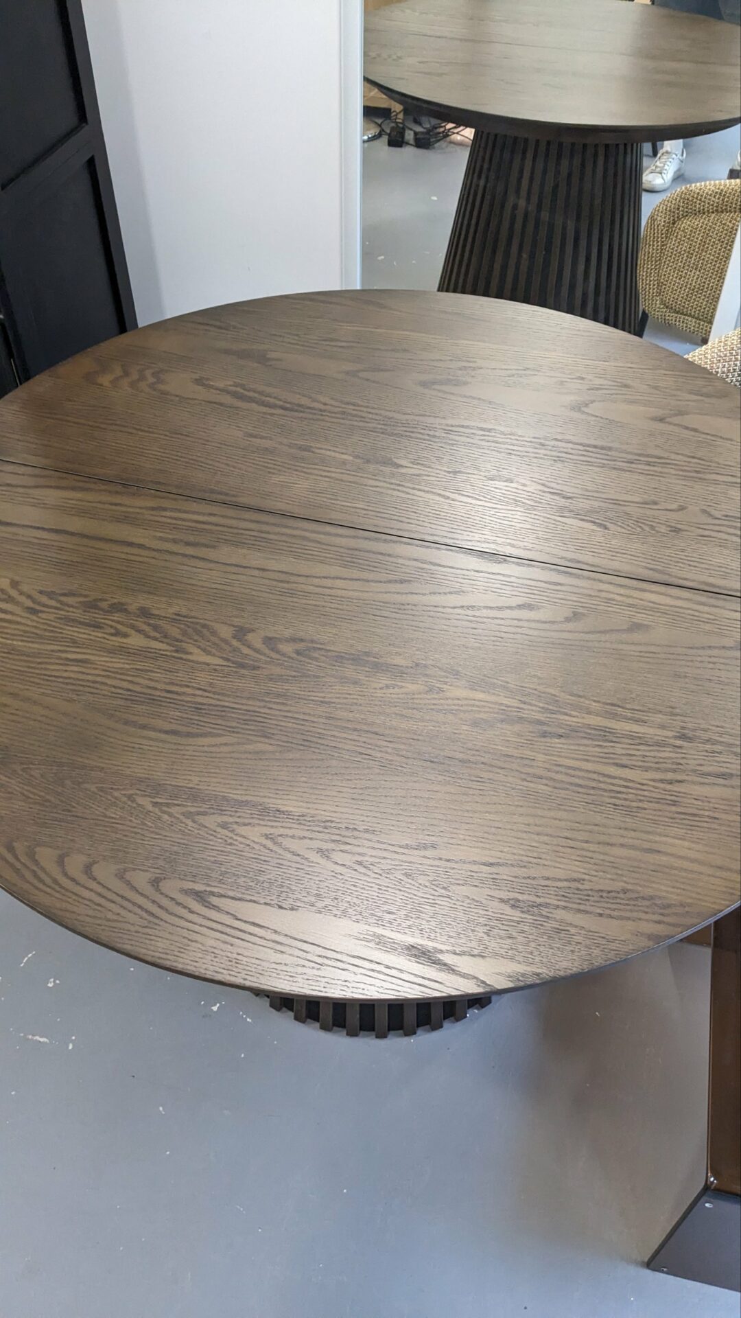 FREYA Table à manger ronde extensible 4 à 8 p. – Image 5