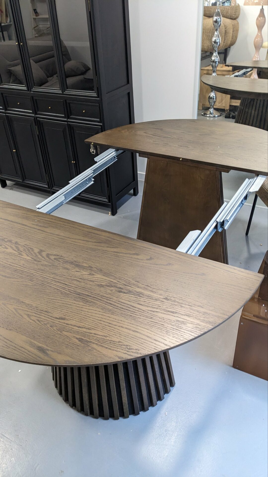 FREYA Table à manger ronde extensible 4 à 8 p. – Image 3